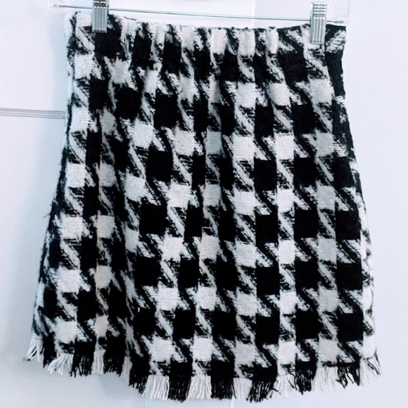 Storets Lori Houndstooth Jack & Skirt Set in Black - Picture 11 of 16